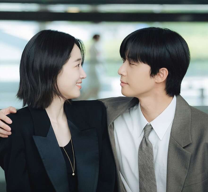 surely tomorrow season Lee Gyeong Do and Seo Ji U find themselves drawn to each other throughout their lives. The pair first fell in love in their early twenties, only to part ways. They reunited in their late twenties and gave romance another chance, but once again went their separate paths. Years later, fate brings kim ji-won