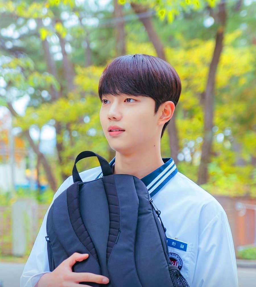 spring fever In Episode 7, Jae Gyu is revealed to be the child’s uncle, not his biological father. However, he raised his nephew from a very young age, acting as a father figure throughout his life. Because of this, fans often refer to Jae Gyu as his “technical father,” even though they are not related by Yu Shu-xin