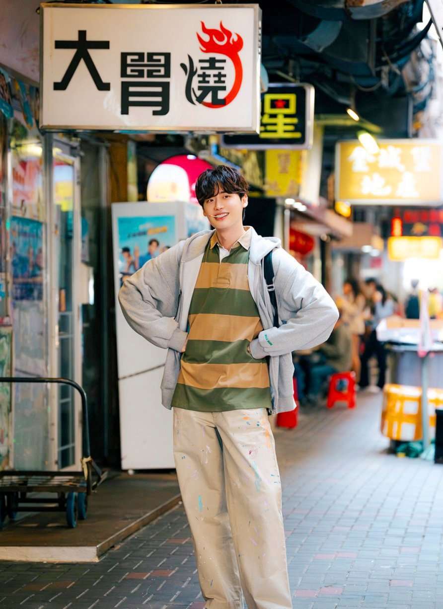 Kang Hui Ji, a junior associate at Johwa Law Firm, is a social butterfly who always ends up surrounded by people. She believes that law and the city if you change one person&039;s life, you have changed that person&039;s entire world. Whether she is lacking or overflowing, she is a confident and honest person. Lee Jong-suk