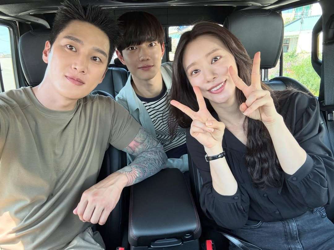 Cha Seo Won picked the hangover scene from Episode 12. I found it incredibly entertaining when Choi Yi Joon expressed that his feelings were hurt after Seon Jae Gyu who had been lying in the same space, got startled and ran away. spring fever Ahn Bo-hyun