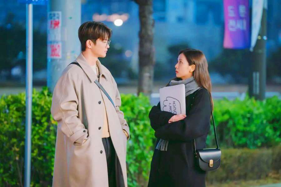 boyfriendondemand has made an impressive debut, earning an outstanding 95% audience rating on Rotten Tomatoes. With this remarkable score, it currently stands as the highest rated Korean series or film released in 2026 so far. The strong reception from viewers highlights the drama’s growing popularity and shows how quickly it has captured the attention of audiences worldwide. Ck Drama updates