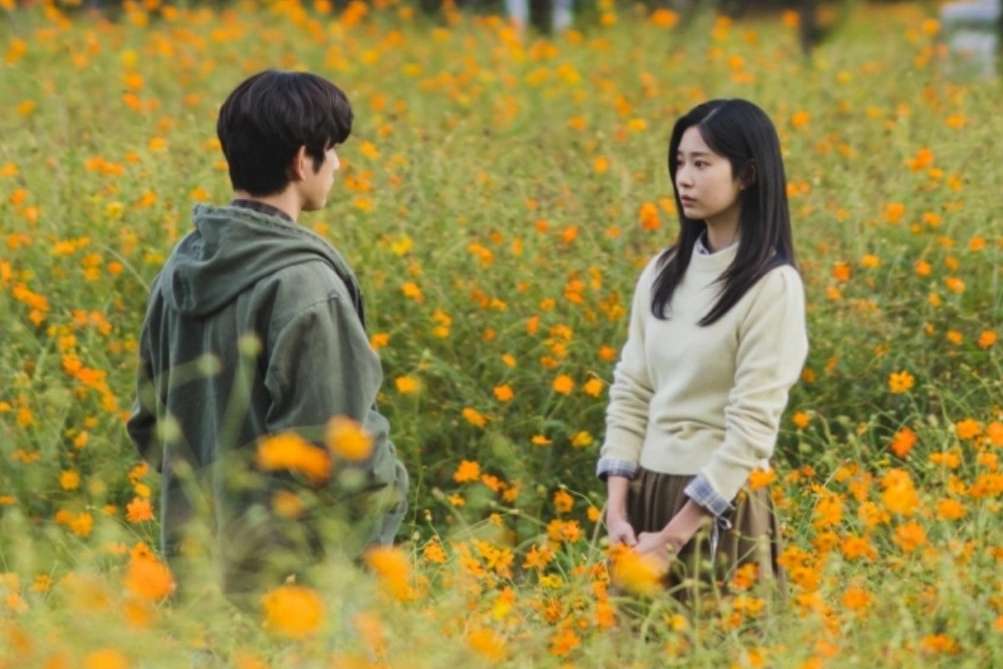 Park Jinyoung And Kim Min Ju Are Separated By Unexpected Incidents In "Still Shining" | Soompi