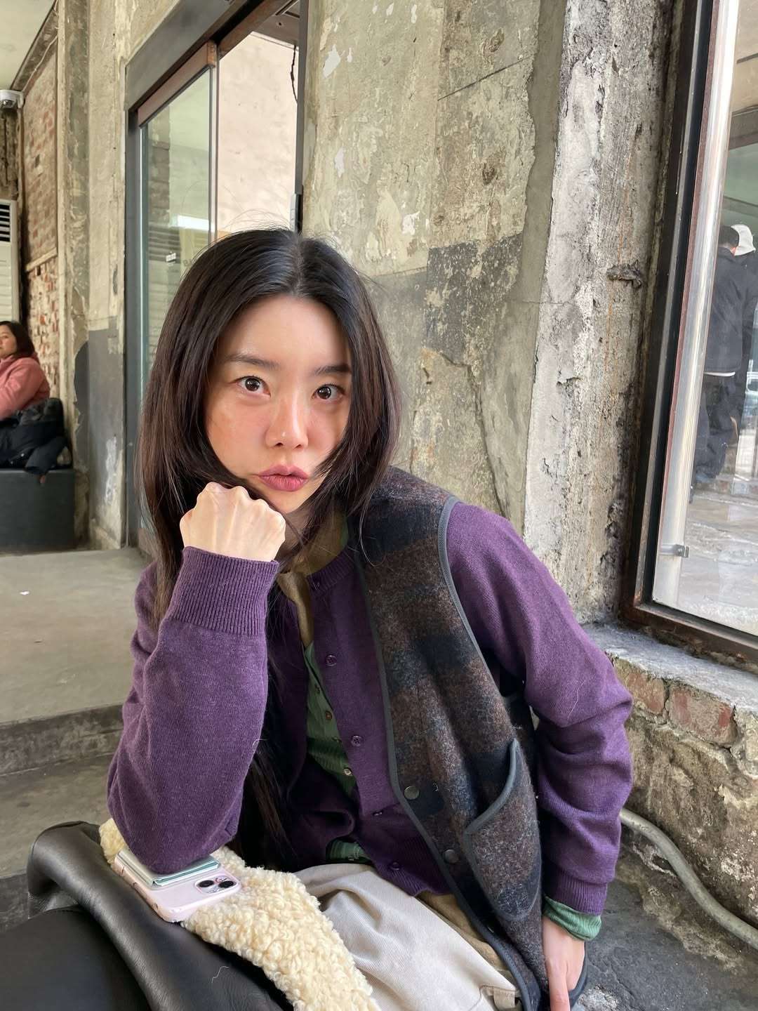 Mustard green bora I need to draw my freckles harder , 
I did it short and pretty, but I feel like I&039;m going to punch my fist. 
Cheers for being this way Park So-Jin