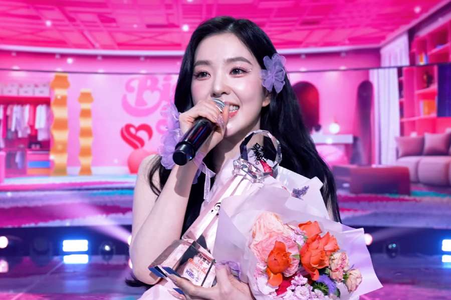 Watch: Irene Takes 1st-Ever Solo Win For "Biggest Fan" On "Music Bank"; Performances By KISS OF LIFE, KEYVITUP, And More | Soompi