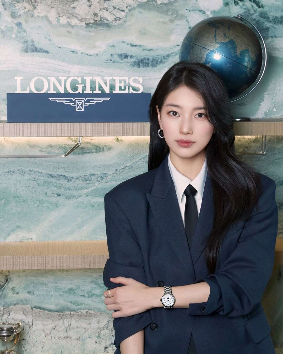 Everyday elegance, modern and timeless. 
@Suzy wearing her LONGINES PRIMALUNA. Suzy