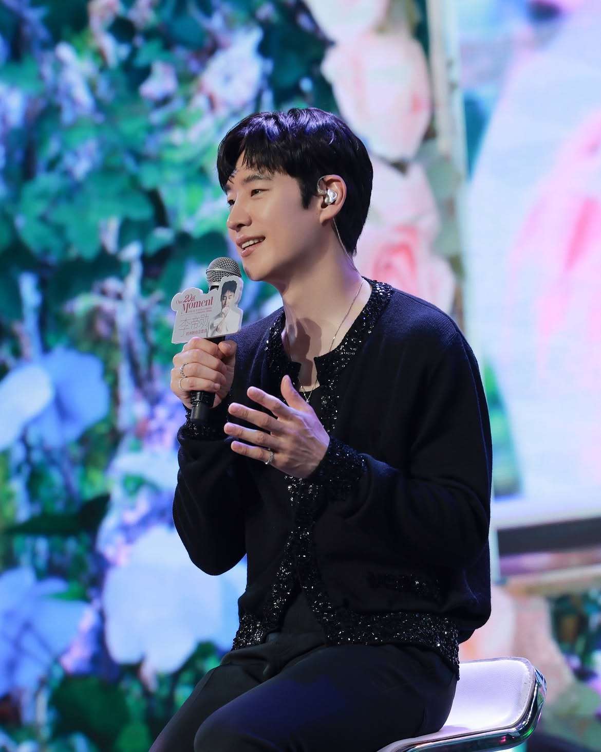 It was such a happy time meeting and talking with fans in Hangzhou. Thank you so much for creating these special moments with me! I will cherish the memories of our time in Hangzhou for a long time!! I hope it won&039;t be long before we meet again!! Let&039;s see each other again soon 💛 Lee Je-hoon